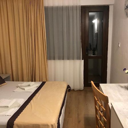 Guest Rooms Southern Nights Varvara  Extérieur photo