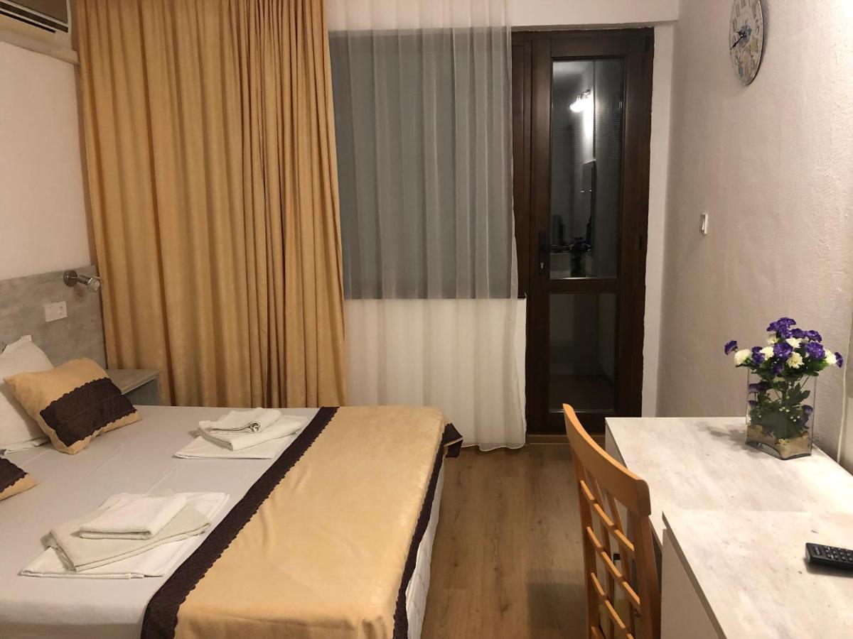 Guest Rooms Southern Nights Varvara  Extérieur photo