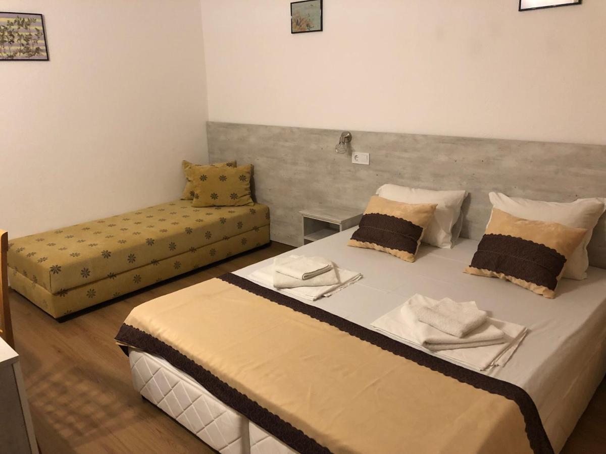 Guest Rooms Southern Nights Varvara  Extérieur photo